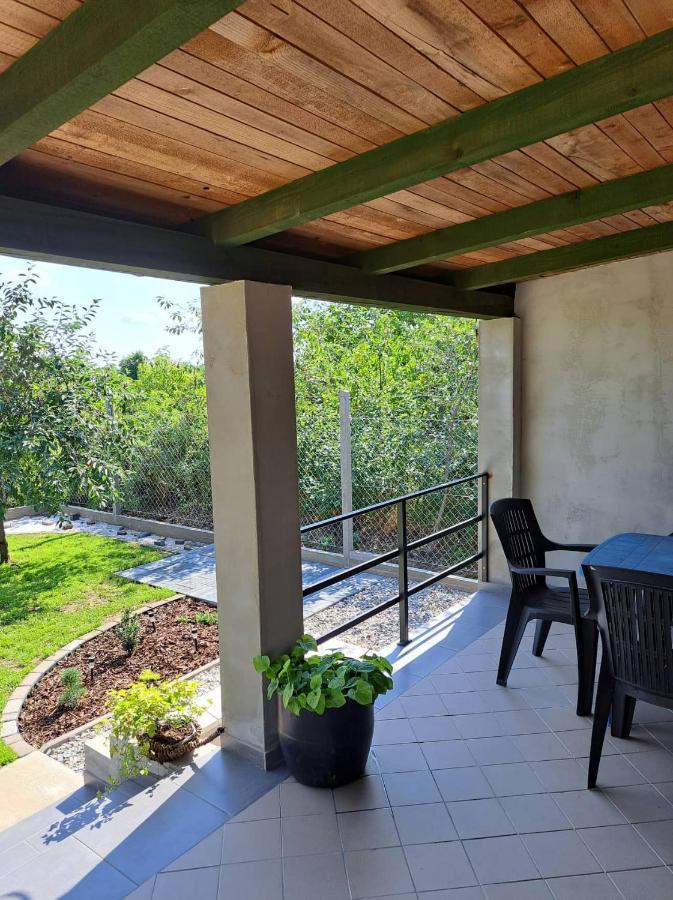 Grapeline Guesthouse Chotin Exterior foto